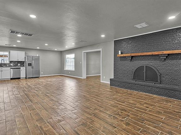 3rd image of 2404 N Robin St