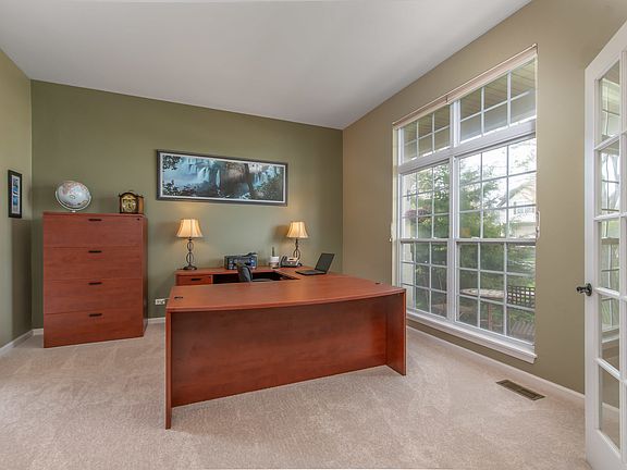 3rd image of 3202 Knollwood Cir