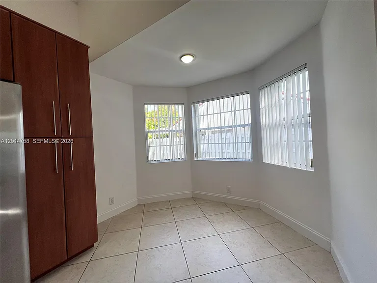 465 Somerset Way — Photo 17
