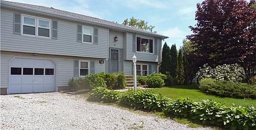 3rd image of 29 Newport Ln