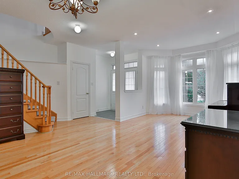 15 Briarglen Rd — Photo 6