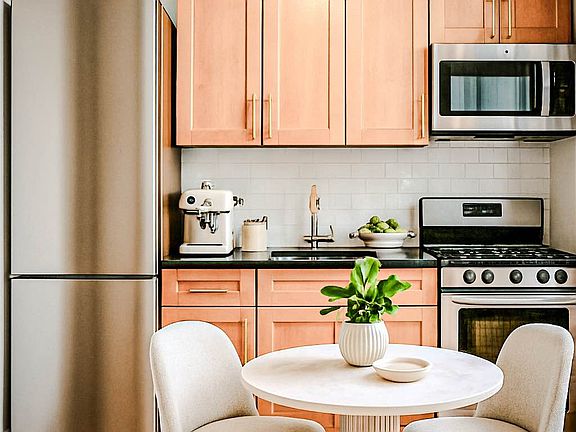 3rd image of 240 E 35th St APT 5K