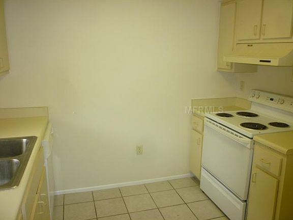 2nd image of 210 Dorchester Sq