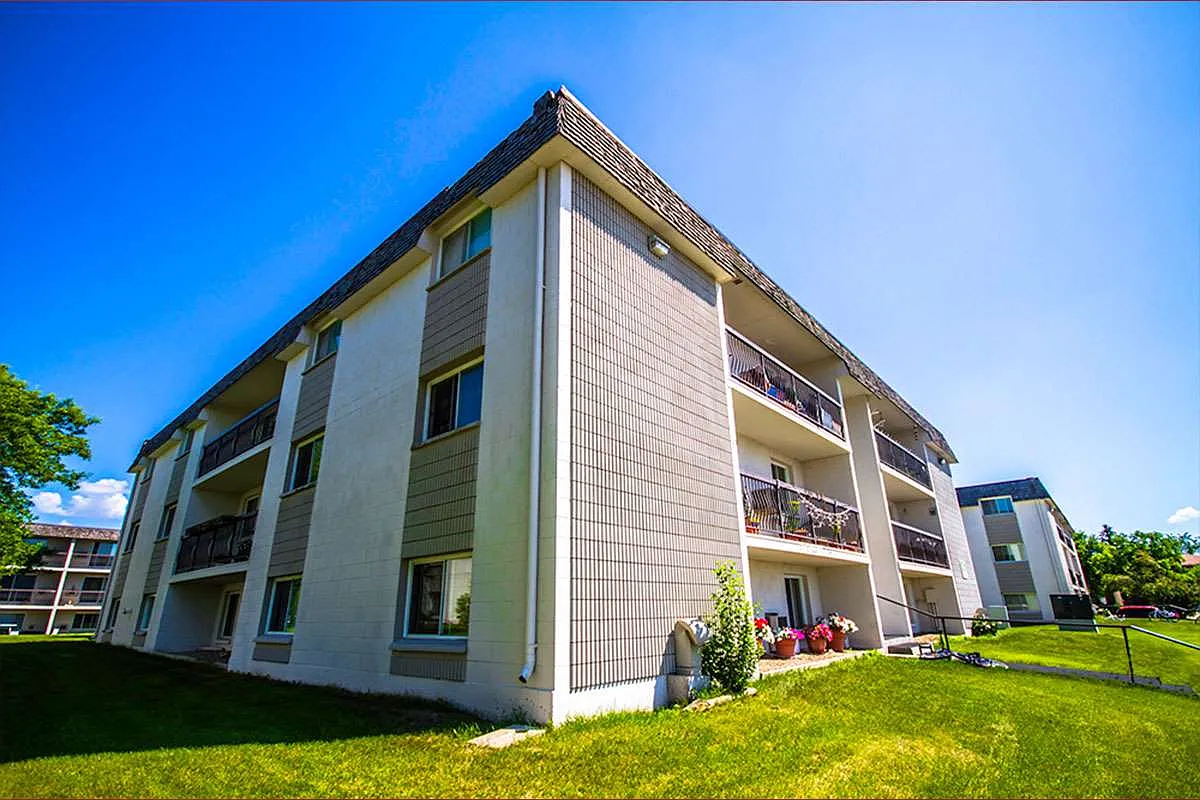 Lewvan Village Apartments — Photo 1