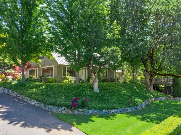 925 Galls Cres, Gold Hill, OR 97525