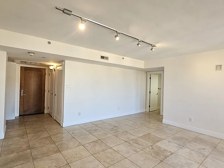 230 E Broadway St #1008 — Photo 13