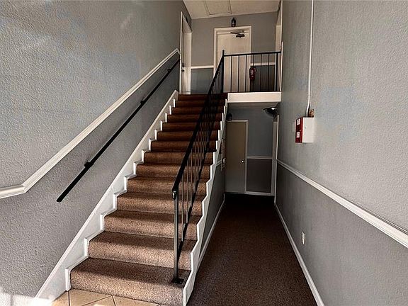 3rd image of 205 LEWFIELD CIRCLE #205