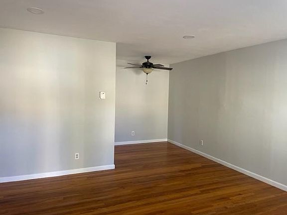 4th image of 534 Rosemary Ln #534