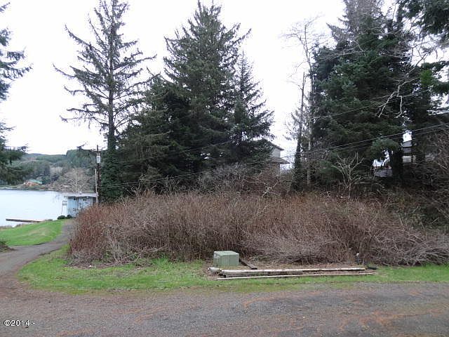 1st image of 1620 NE Lake Cove Dr