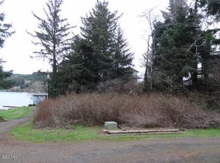 1620 NE Lake Cove Dr, Lincoln City, OR 97367