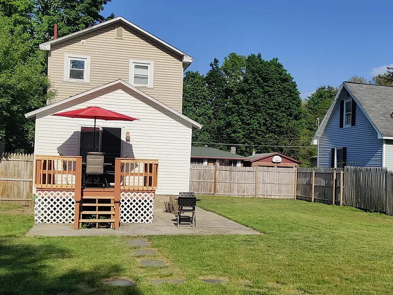 129 Jefferson St — Photo 1