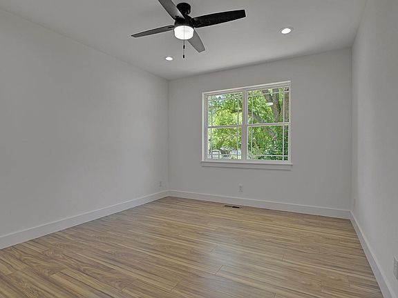 5th image of 307 S Main St
