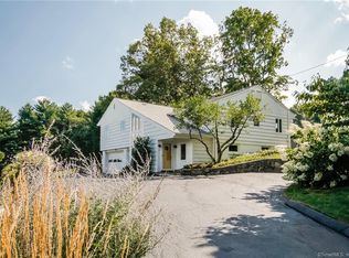 6 Hillside Ln, Newtown, CT 06470