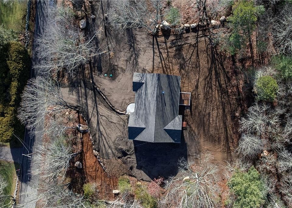 2nd image of 37 Pound Rd