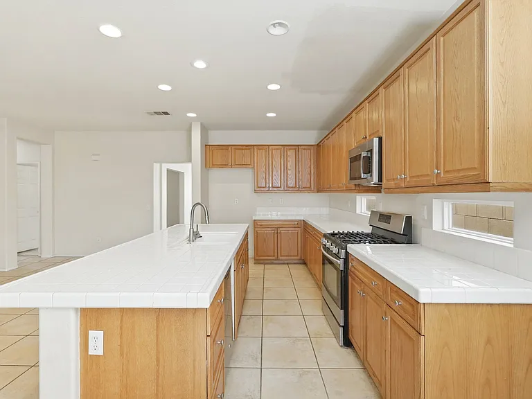 2639 Belvedere Ln — Photo 3