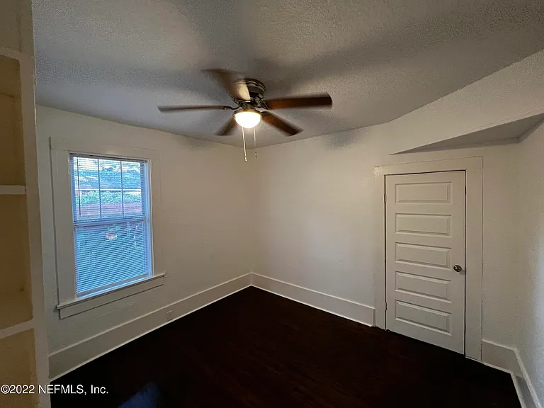 1456 E 16th St — Photo 12