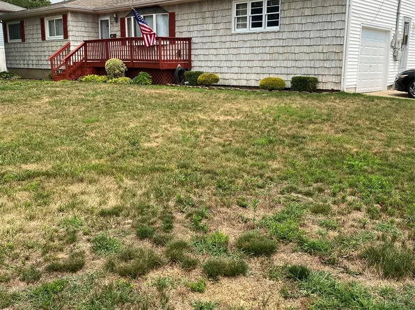 47 Whittier Avenue, North Babylon, NY 11703