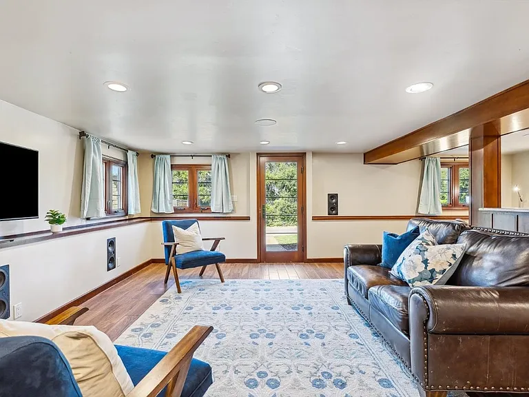 333 Crest Dr — Photo 7