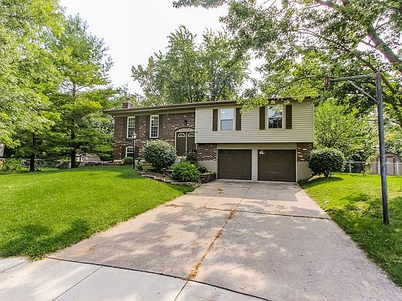 3rd image of 575 Shady Creek Dr