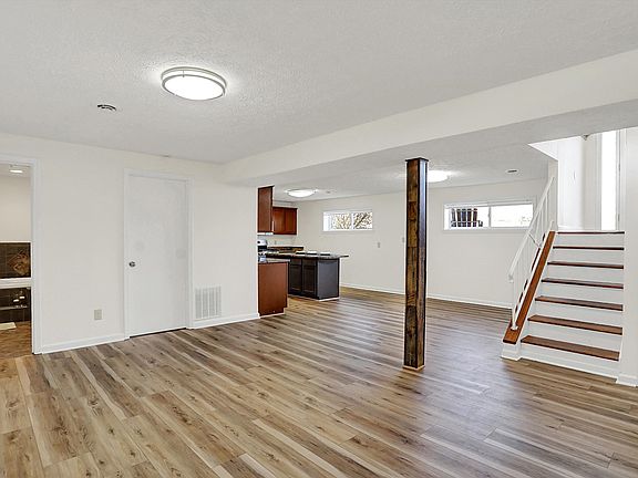 3rd image of 921 Windsor Dr