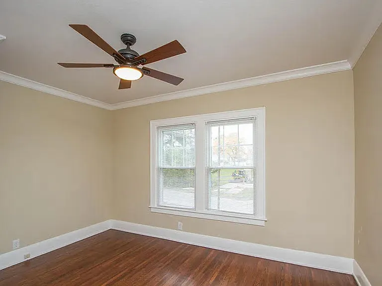 1601 Circular Rd — Photo 7