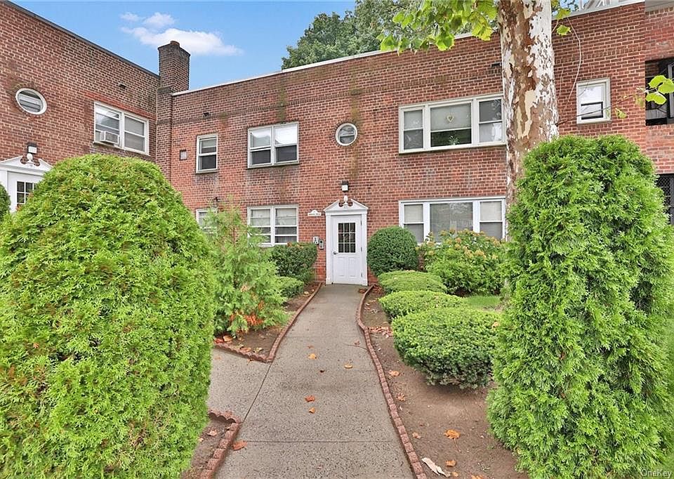 1st image of 11 Leewood Cir APT 4R