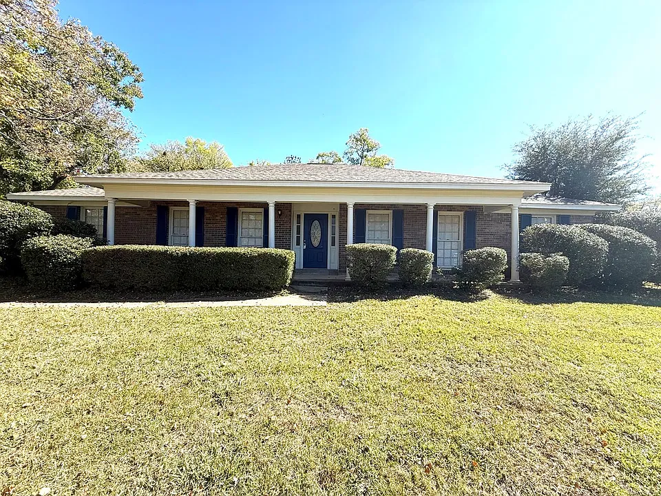 3615 Fieldcrest Dr
