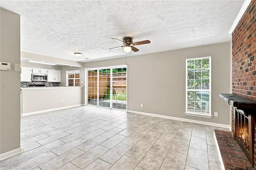 2 bed, 1.5 bath, 1196 sqft, $1,700 — Photo 3