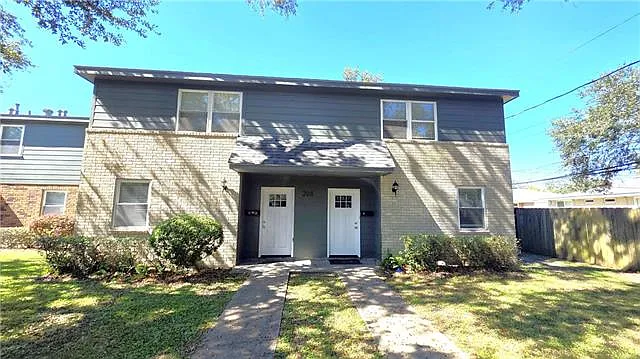 Building Photo - 208 Hunt St #A