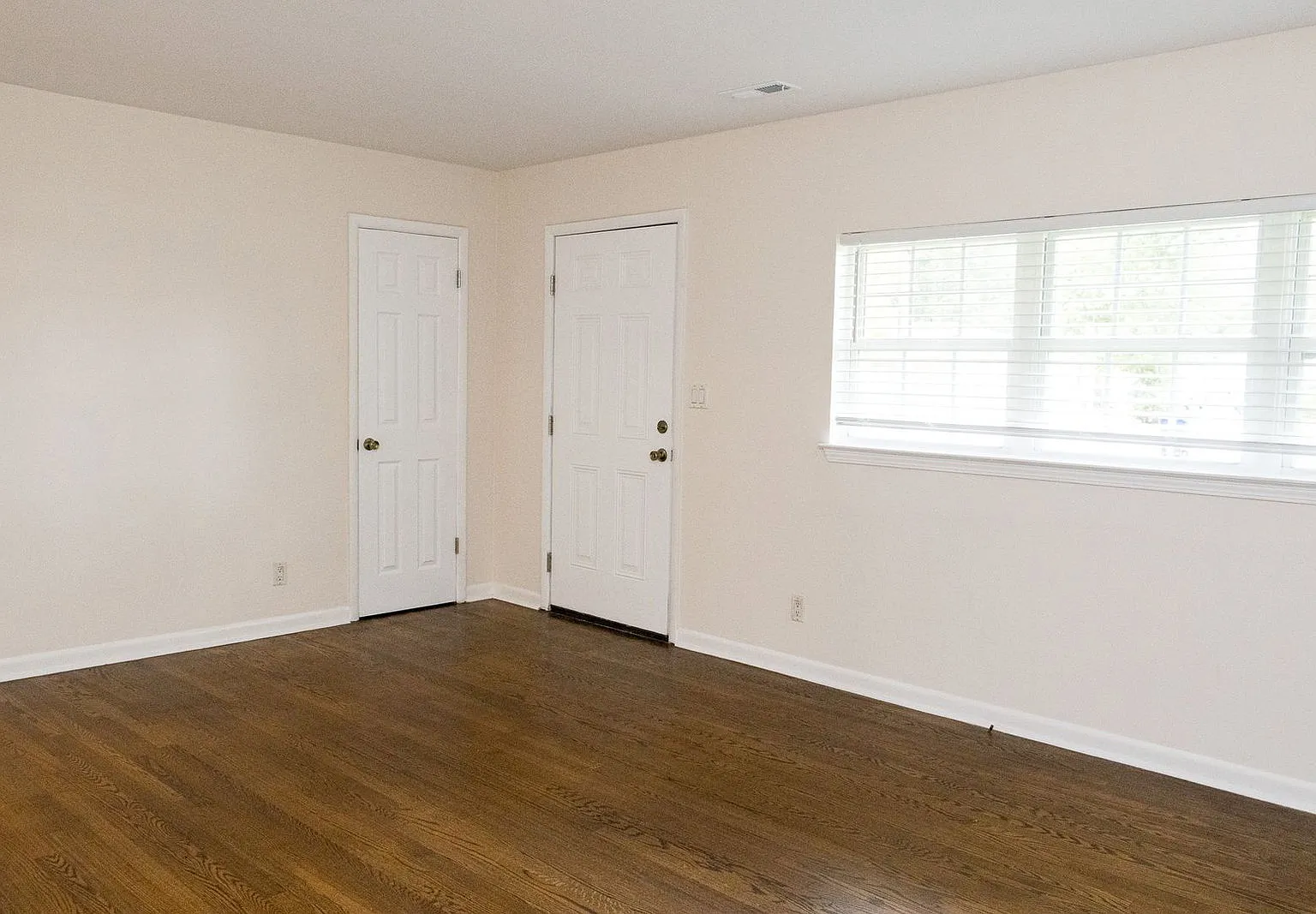 2 bed, 1.0 bath, 845 sqft, $1,195 — Photo 2