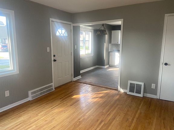 4th image of 1848 Stewart Ave