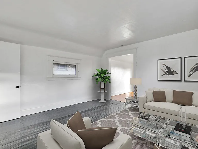 416 W Saginaw St #1/2 — Photo 2