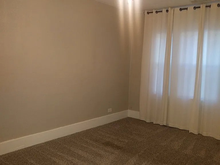 537 Auburn St — Photo 15