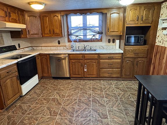 3rd image of 44028 220th St