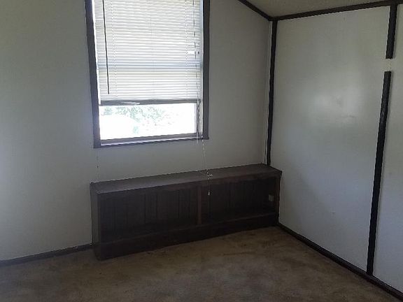 4th image of 107 W South St