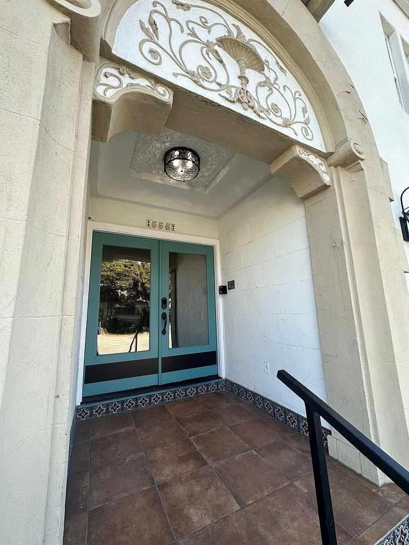 558 Thompson — Photo 2