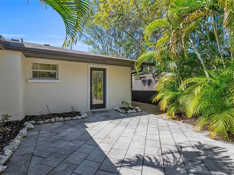 510 N Osprey Ave — Photo 11