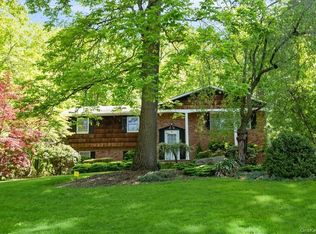 2 Graphic Ct, West Nyack, NY 10994