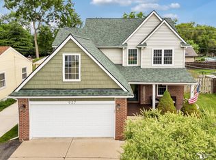 937 Robinwood Dr, Troy, MI 48083
