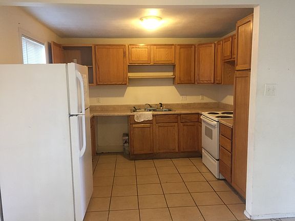 4th image of 9105 Claremont Ave NE