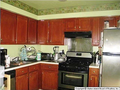 2nd image of 18 Journeay St