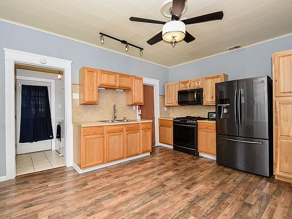 5th image of 256 1/2 E Grove St #256