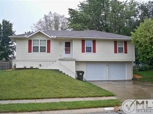 708 Foster Ln, Warrensburg, MO 64093