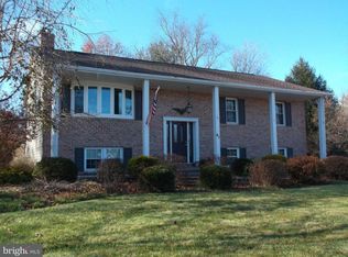 81 Lake View Dr, Gettysburg, PA 17325