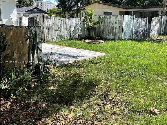 5th image of 2721 NE 207th St