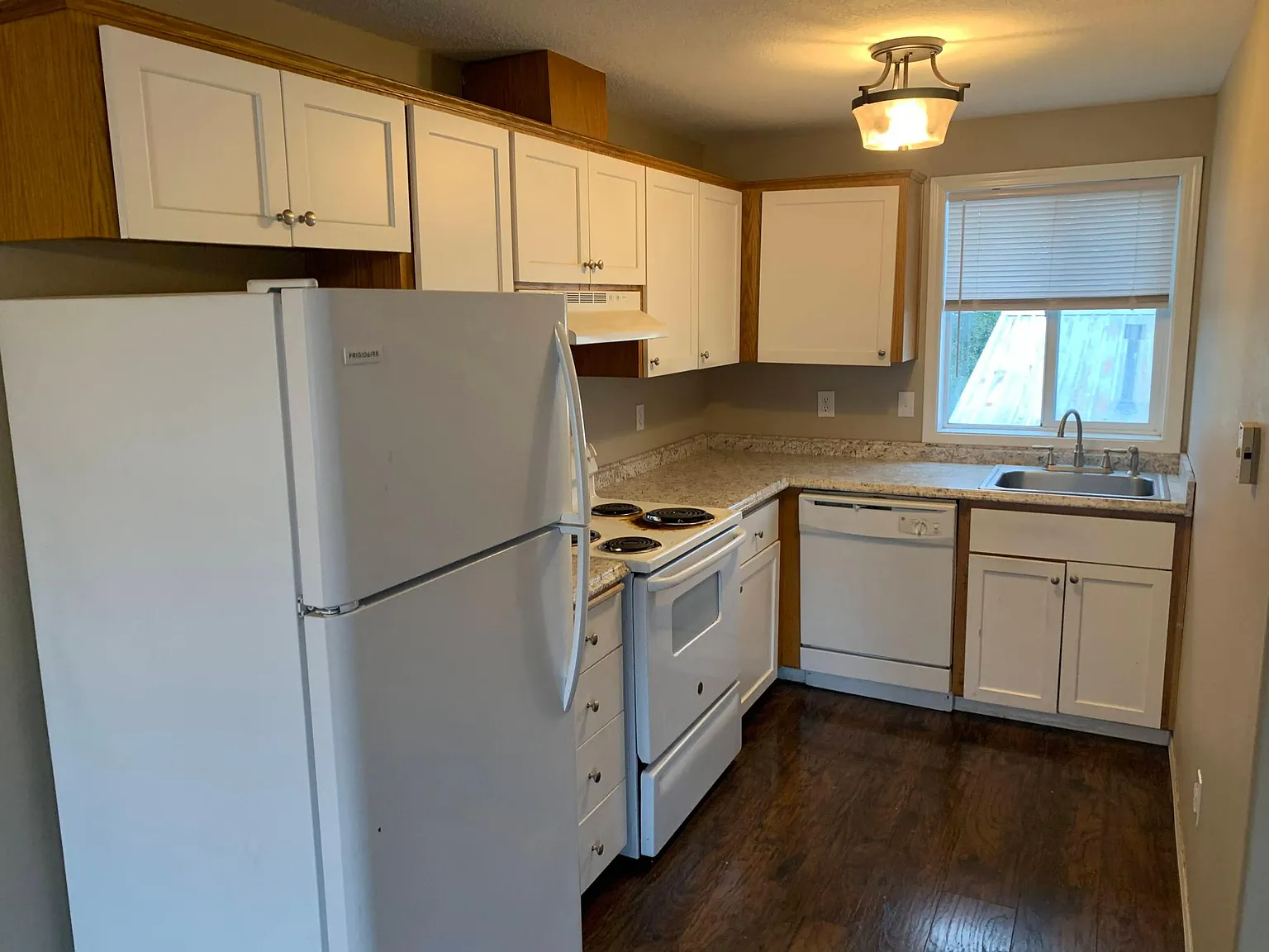 1 bed, 800 sqft, $1,300 — Photo 3