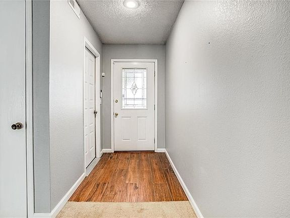 5th image of 420 NW Nottingham Ln