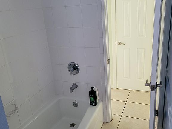 5th image of 4020 Condor Ln Unit 3