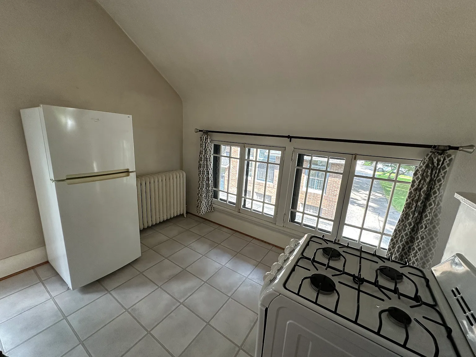 1 bed, 800 sqft, $1,200 — Photo 3