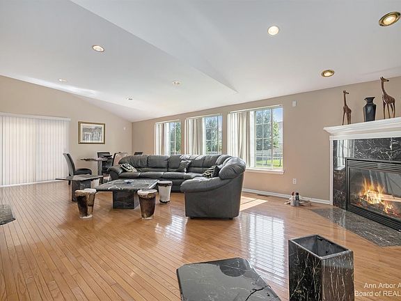 3rd image of 8862 Trillium Dr